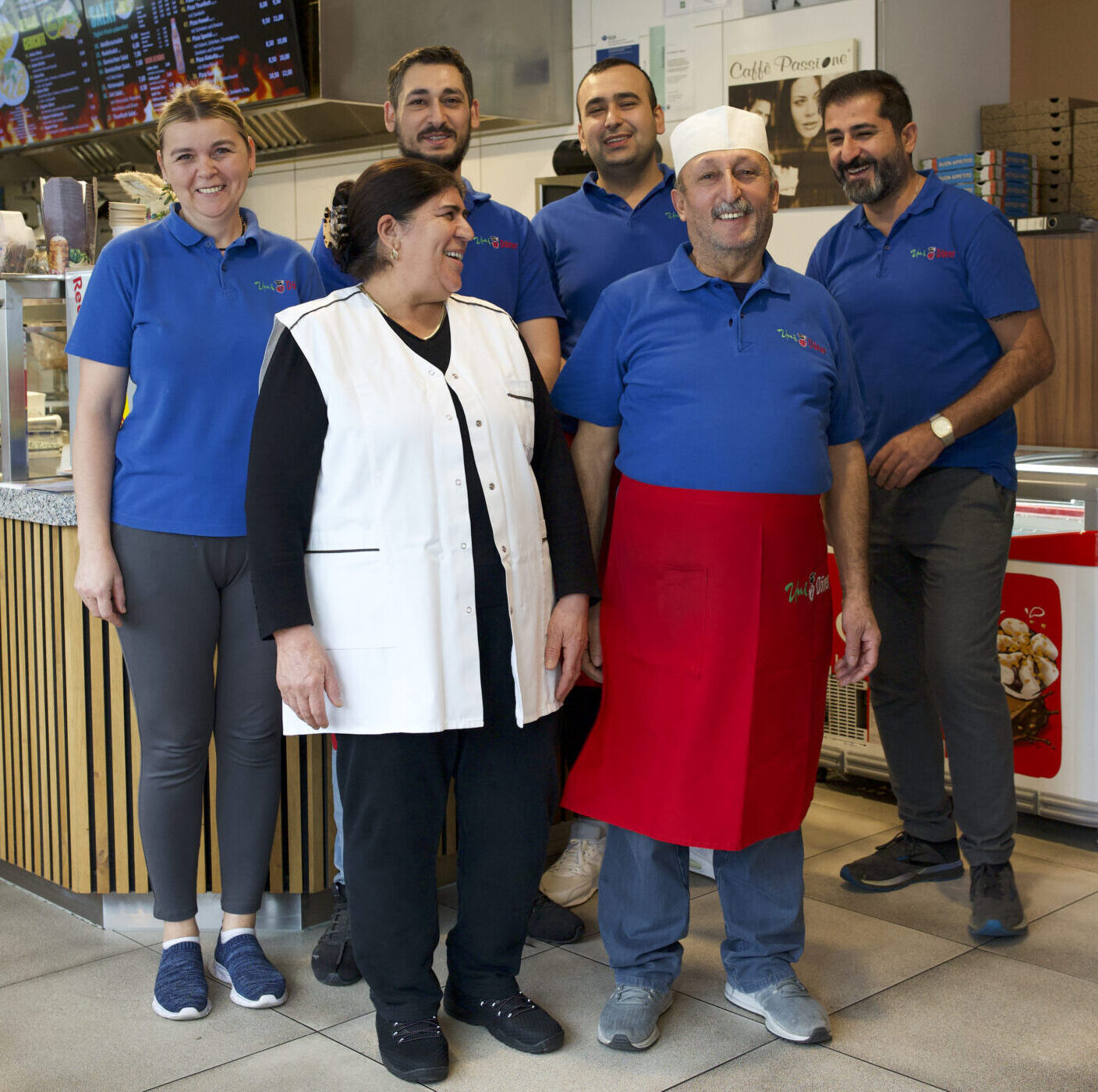 Familie und Mitarbeiter Uni Döner Würzburg